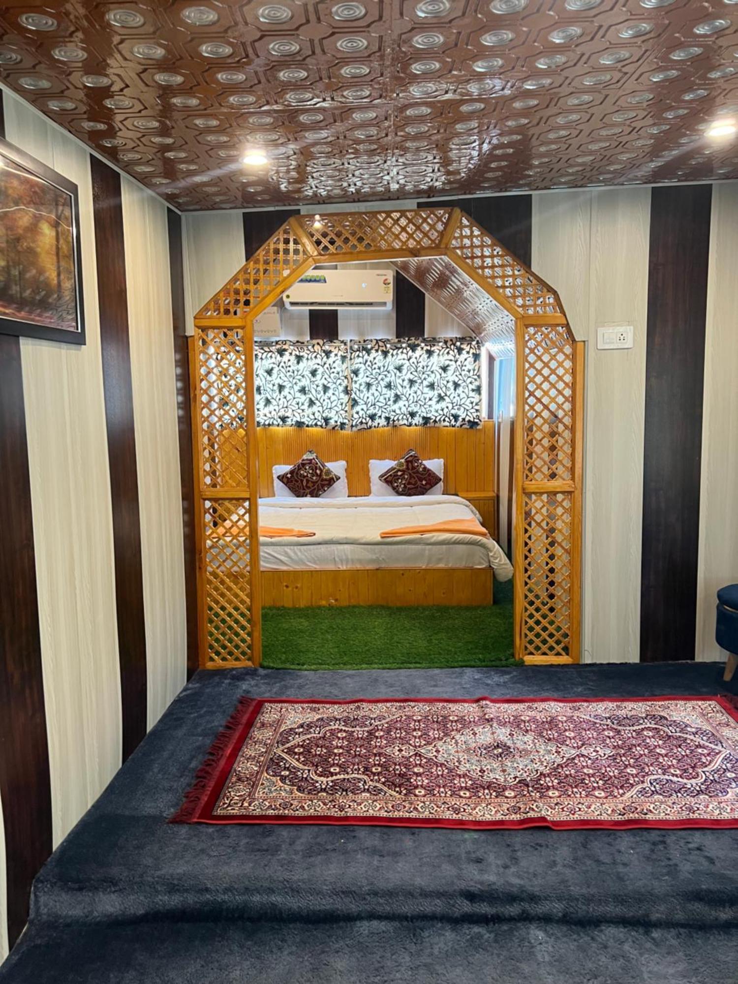 Aristotle Group Of Houseboats & Transportation Hotel Srīnagar Kültér fotó